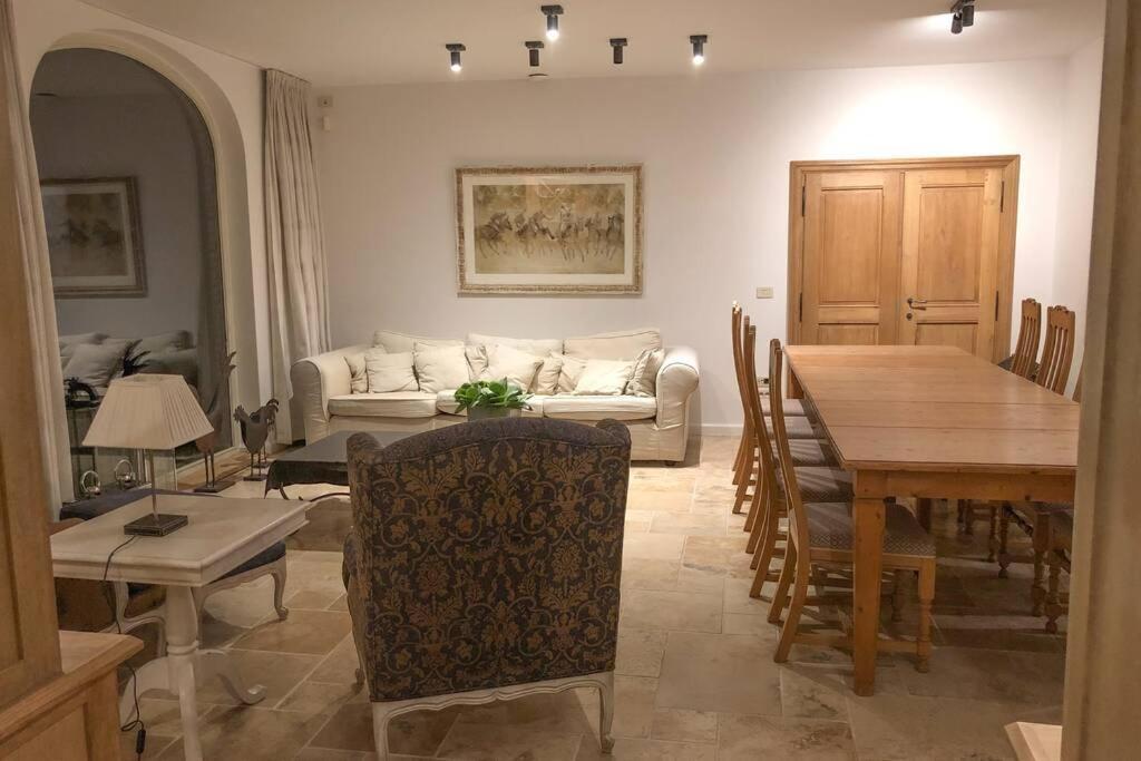Gastenhuis Prachtige Historische Vierkant Hoeve Broechem المظهر الخارجي الصورة