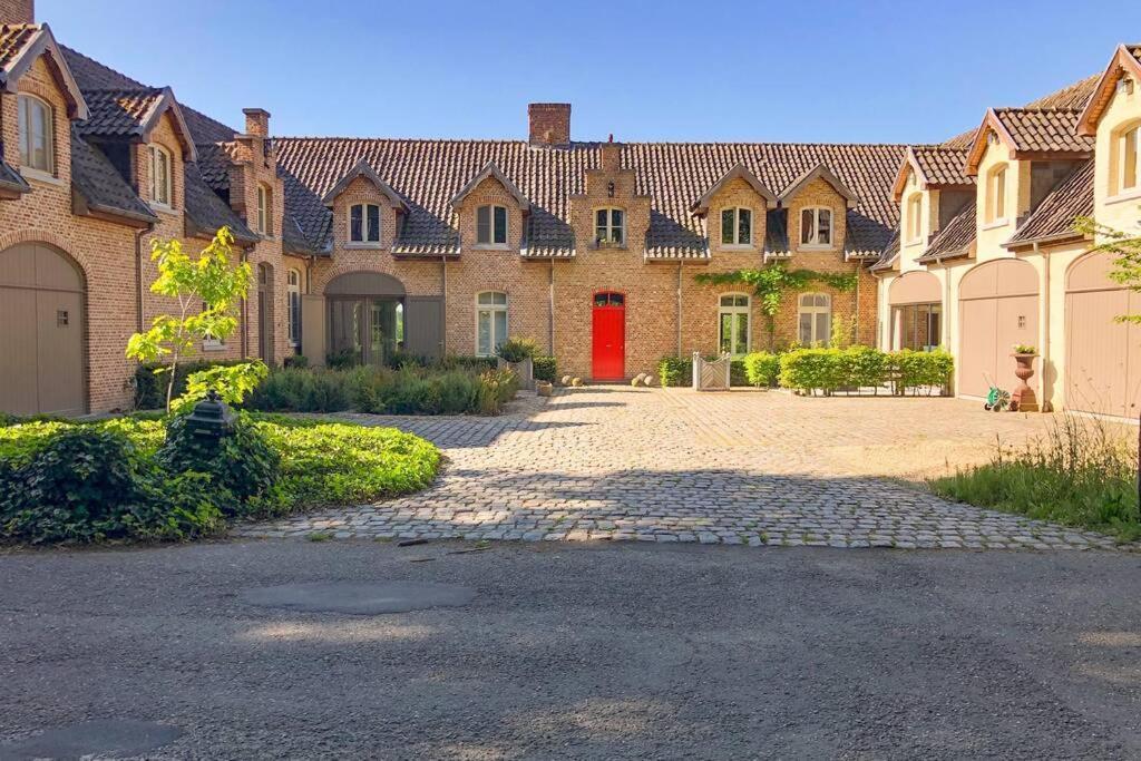 Gastenhuis Prachtige Historische Vierkant Hoeve Broechem المظهر الخارجي الصورة