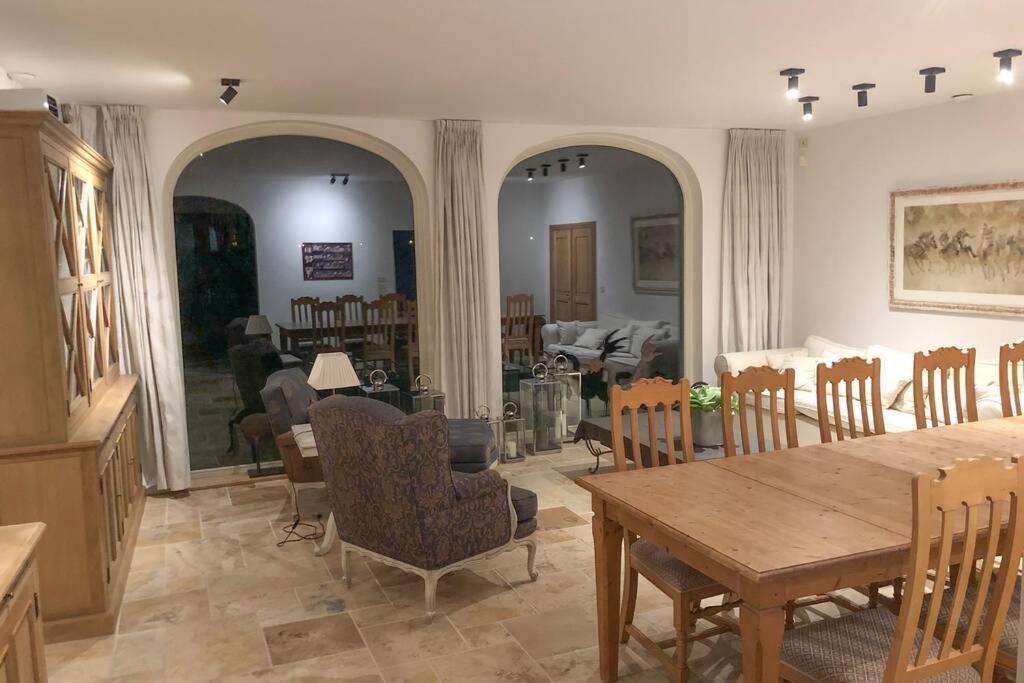 Gastenhuis Prachtige Historische Vierkant Hoeve Broechem المظهر الخارجي الصورة